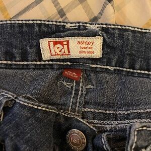 l.e.i. Ashley low rise slim boot jeans size 11 regular